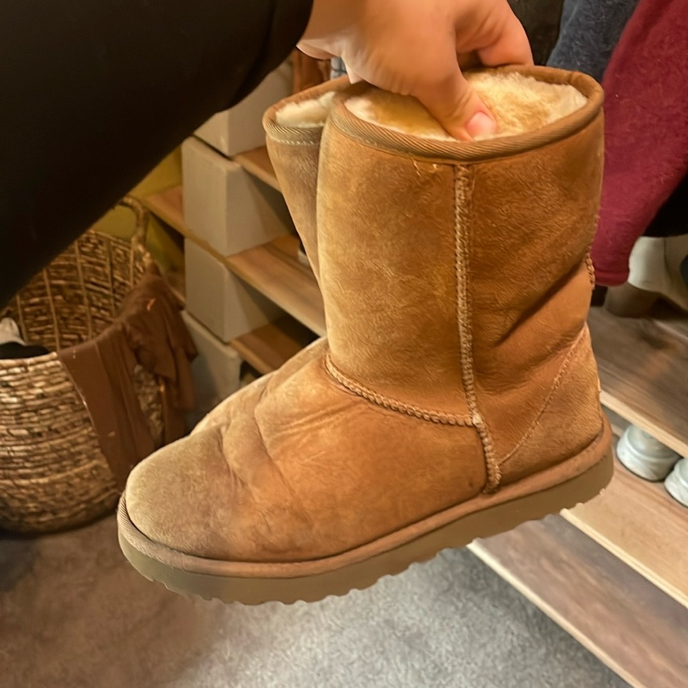 Really great condition Uggs in chestnut